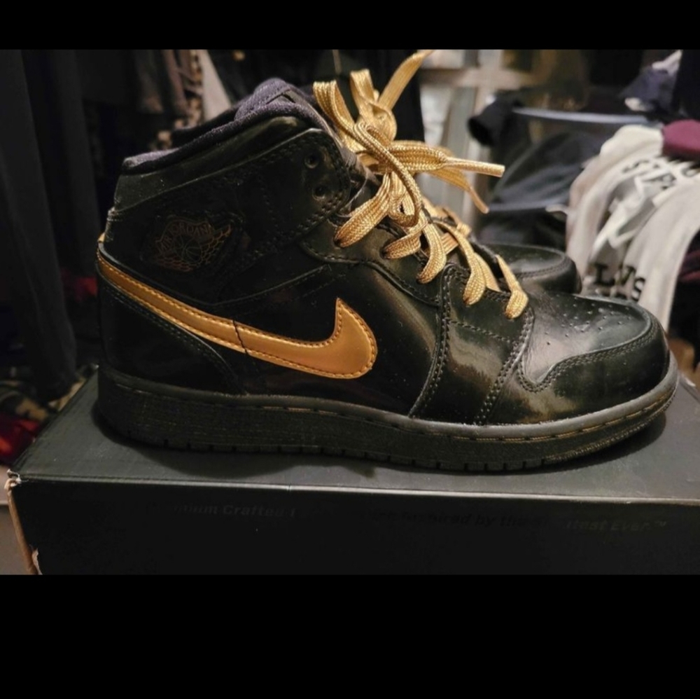 Jordan 1 Mid Metallic 5.5Y